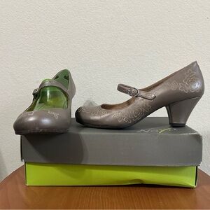 Naya Chalice Metallic Leather Floral Embossed Heel Size 8 Mary Jane Ankle Nickel